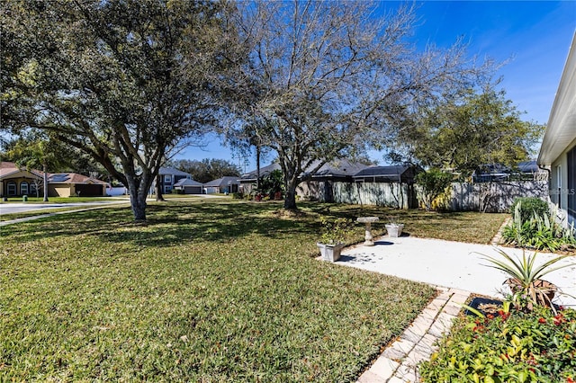 view of yard featuring a patio area