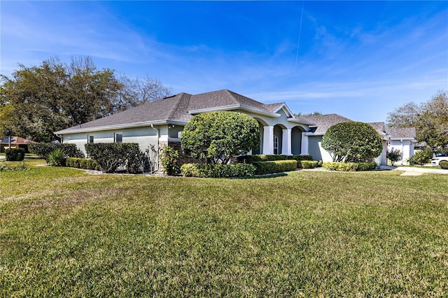 single story home featuring a front lawn