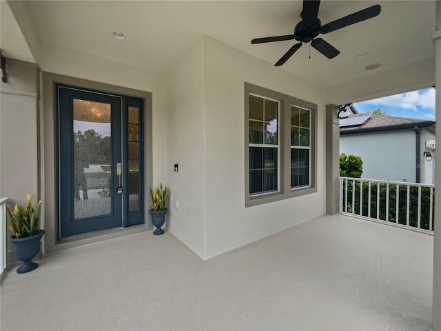 property entrance featuring ceiling fan