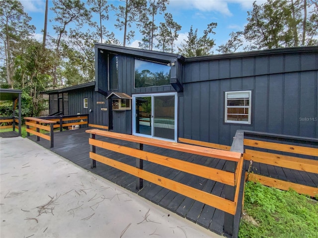 view of front of house featuring a wooden deck