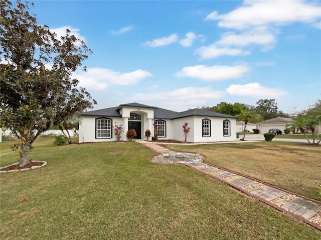 view of front facade featuring a front yard