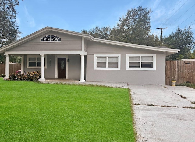 view of front facade with covered porch and a front yard