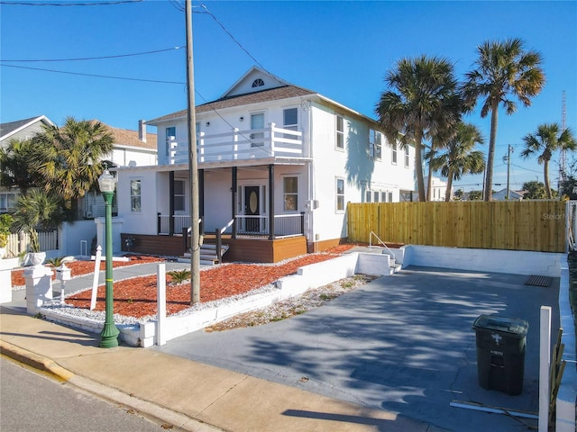 view of front of home featuring a balcony and a porch