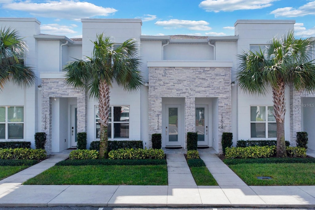 view of front facade with a front lawn