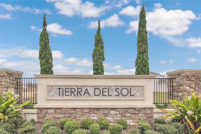 view of community / neighborhood sign