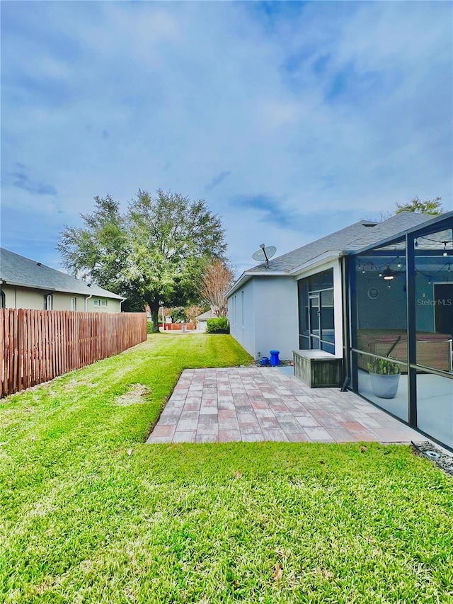 view of yard featuring a patio area