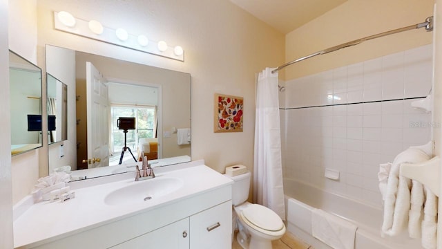 full bathroom featuring shower / tub combo with curtain, vanity, and toilet