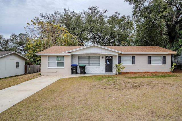 single story home with a front yard