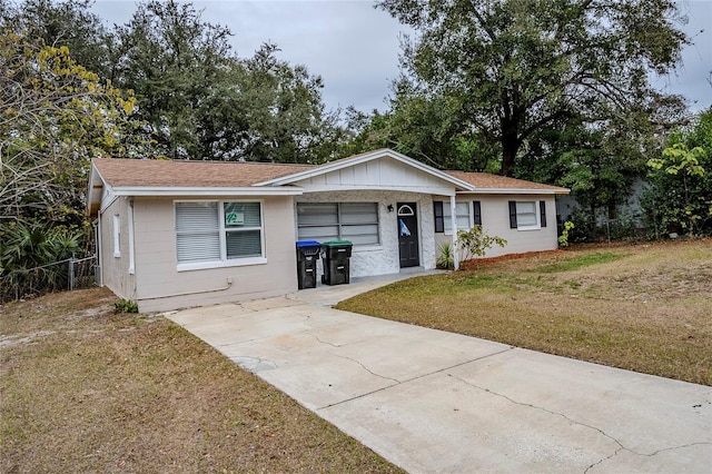 ranch-style home featuring a front yard