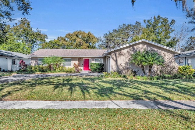 ranch-style house featuring a front yard