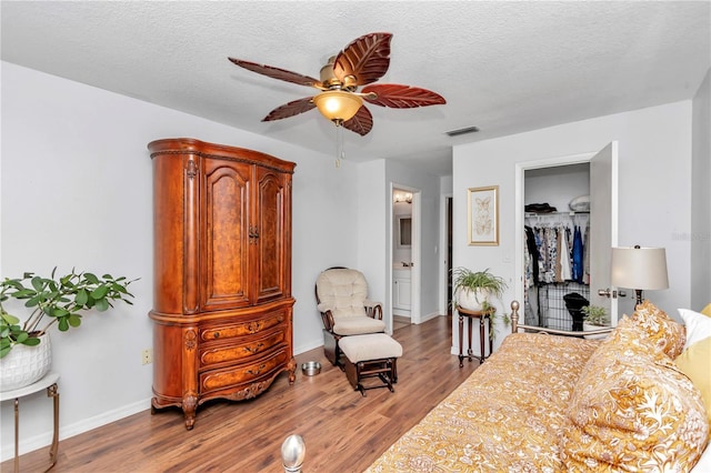 sitting room featuring a textured ceiling, ceiling fan, and hardwood / wood-style floors