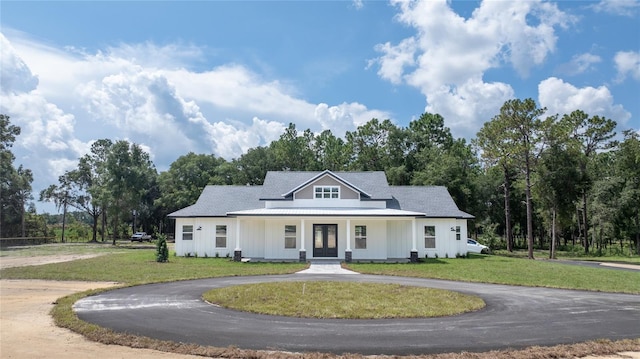 view of front of house featuring a porch and a front yard