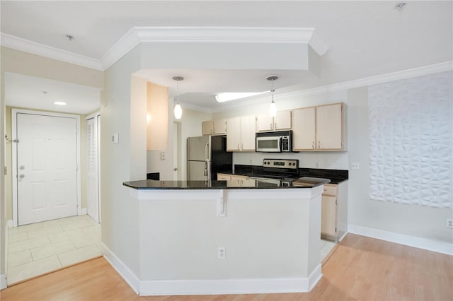 kitchen with appliances with stainless steel finishes, hanging light fixtures, light hardwood / wood-style floors, crown molding, and kitchen peninsula