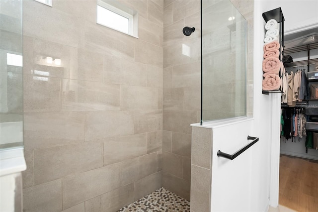 bathroom featuring tiled shower