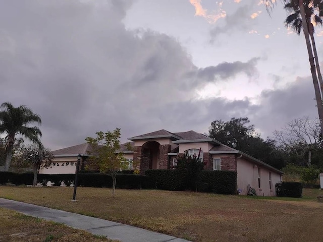 view of front of home featuring a front lawn and a garage