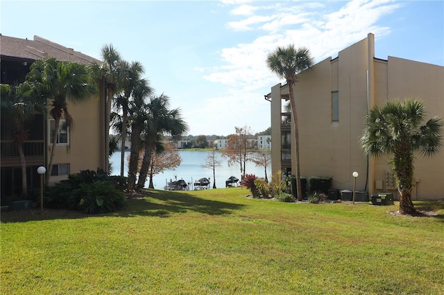 view of yard featuring a water view