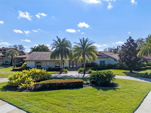 view of front of house featuring a front yard