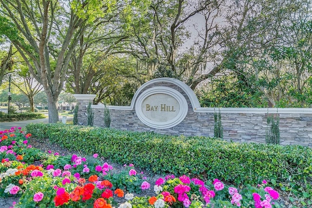 view of community / neighborhood sign