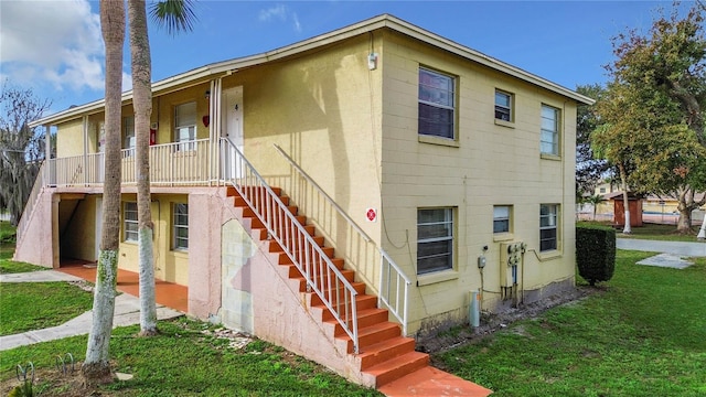 rear view of house featuring a yard