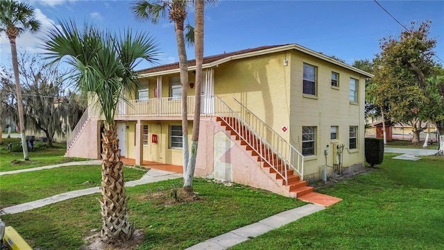 view of front facade with a front yard