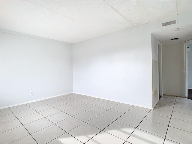 spare room with light tile patterned flooring