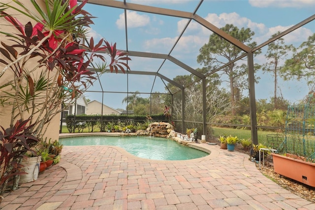 view of swimming pool featuring a lanai, a patio, and pool water feature