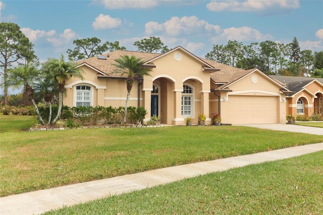 view of front of property featuring a front lawn and a garage