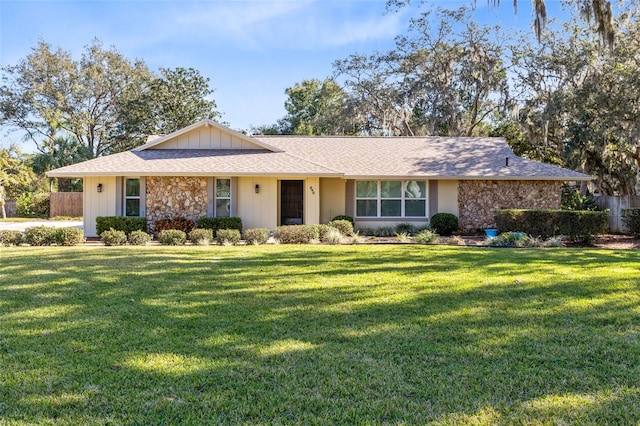 single story home with a front lawn