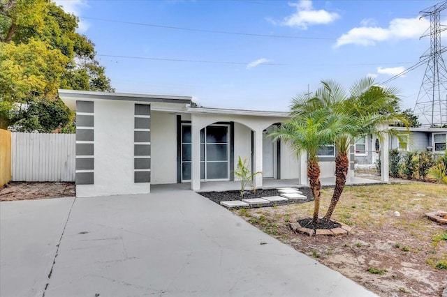 view of front of property