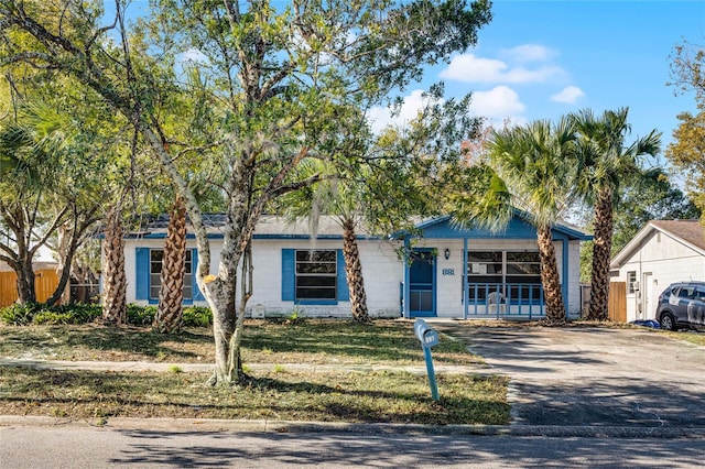 view of front of house with a front lawn