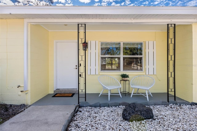 doorway to property featuring covered porch