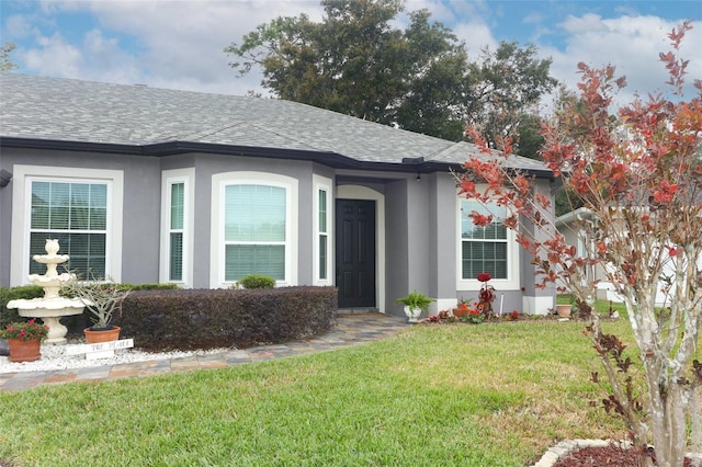 ranch-style home featuring a front lawn