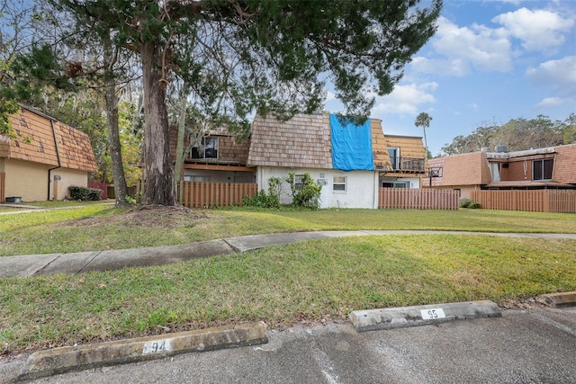 view of front of house with a front lawn