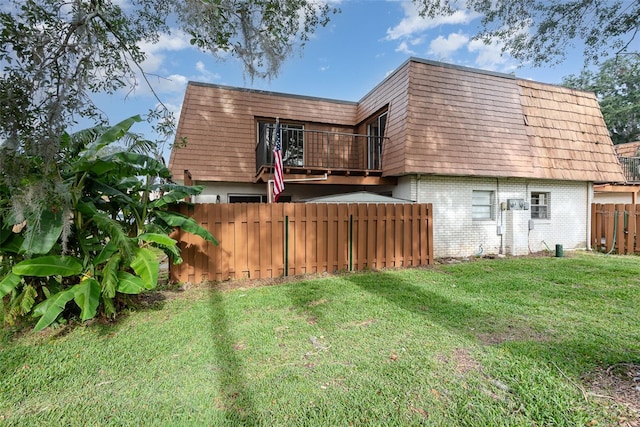 view of side of property featuring a yard