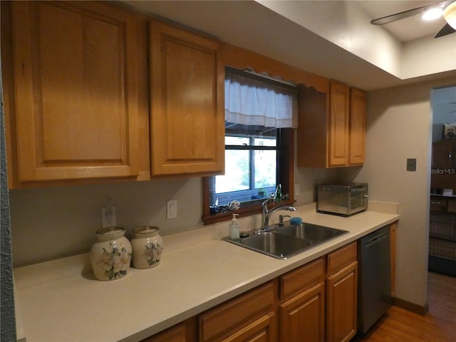 kitchen featuring sink, ceiling fan, dishwashing machine, and light hardwood / wood-style flooring