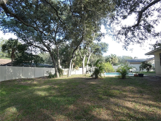 view of yard featuring a fenced in pool