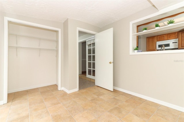 unfurnished bedroom featuring a closet and a textured ceiling