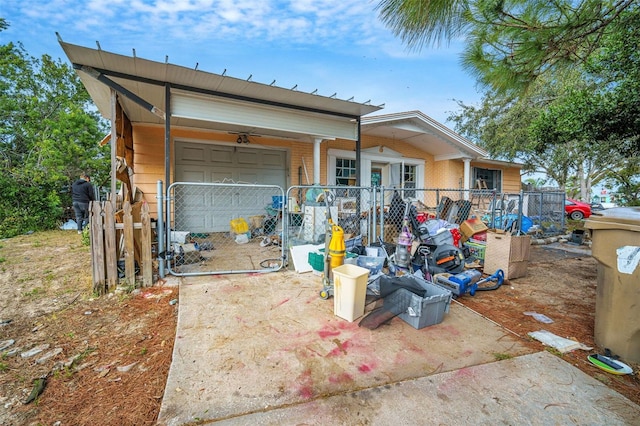 view of front facade featuring a garage