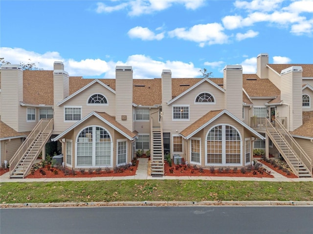 exterior space featuring a front lawn