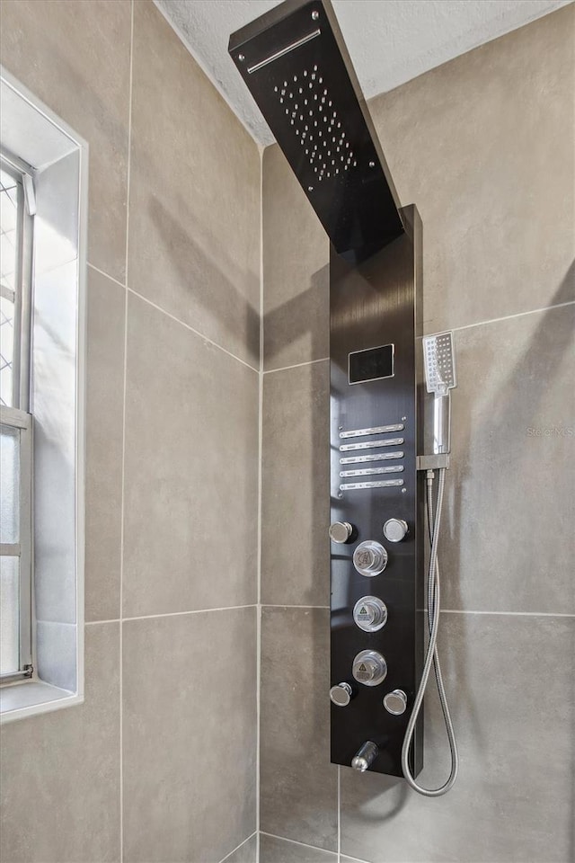 details featuring walk in shower