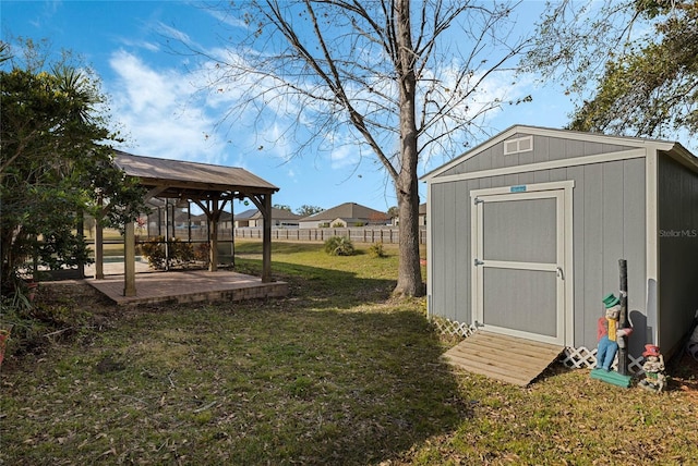 view of yard with a storage shed