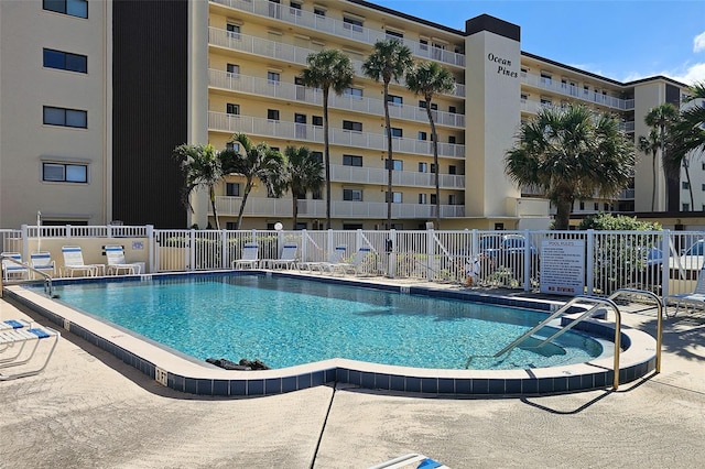 view of swimming pool