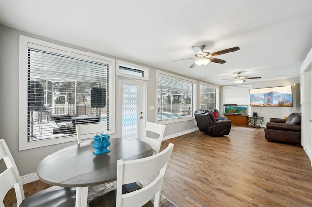 sunroom with ceiling fan