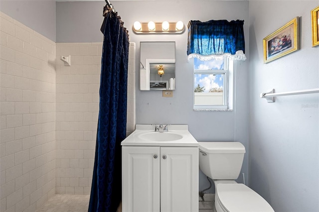 bathroom with toilet, curtained shower, and vanity