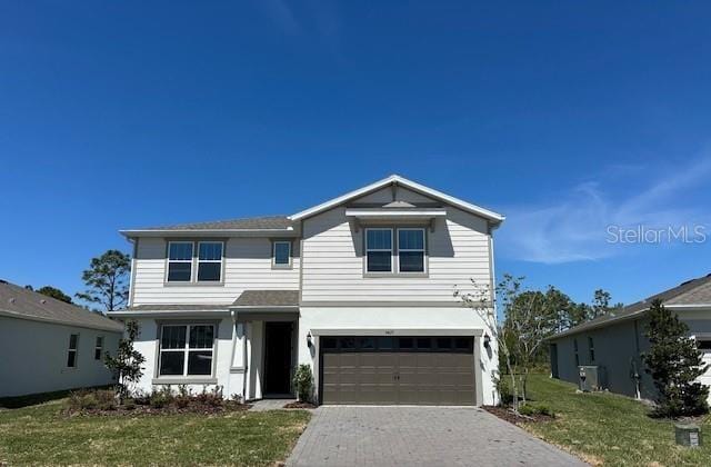 5425 Log Grove Ln, Orlando, FL 32829 - traditional-style home with a front lawn, driveway, and an attached garage