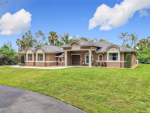 view of front of property with a front lawn