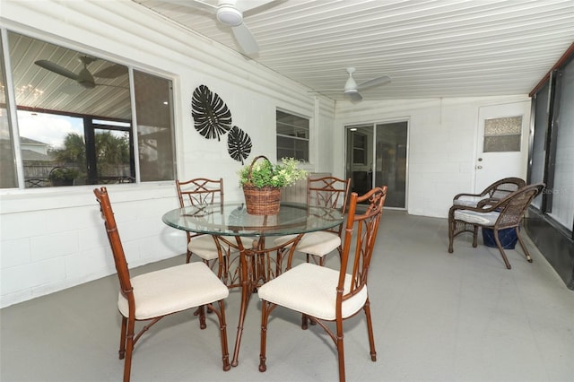 sunroom / solarium featuring ceiling fan