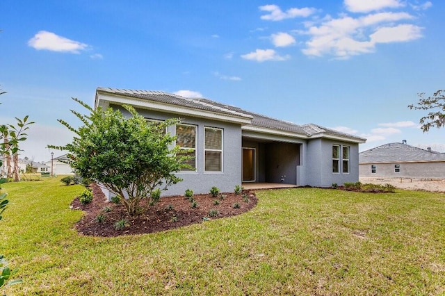 view of front of home featuring a front yard