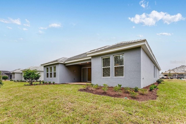 view of front facade with a front yard