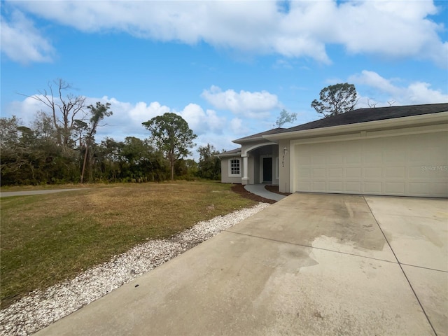 view of front facade featuring a garage and a front lawn